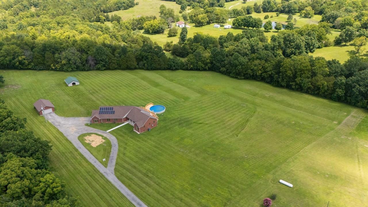 1221 Hawthorne Ln - Photo 2 of 36