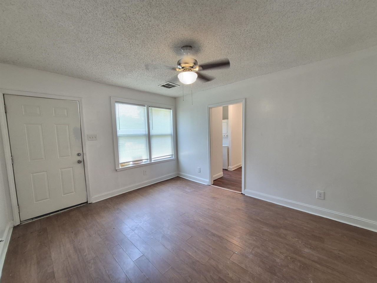 1074 Palmetto Ave #1074 - Photo 5 of 9