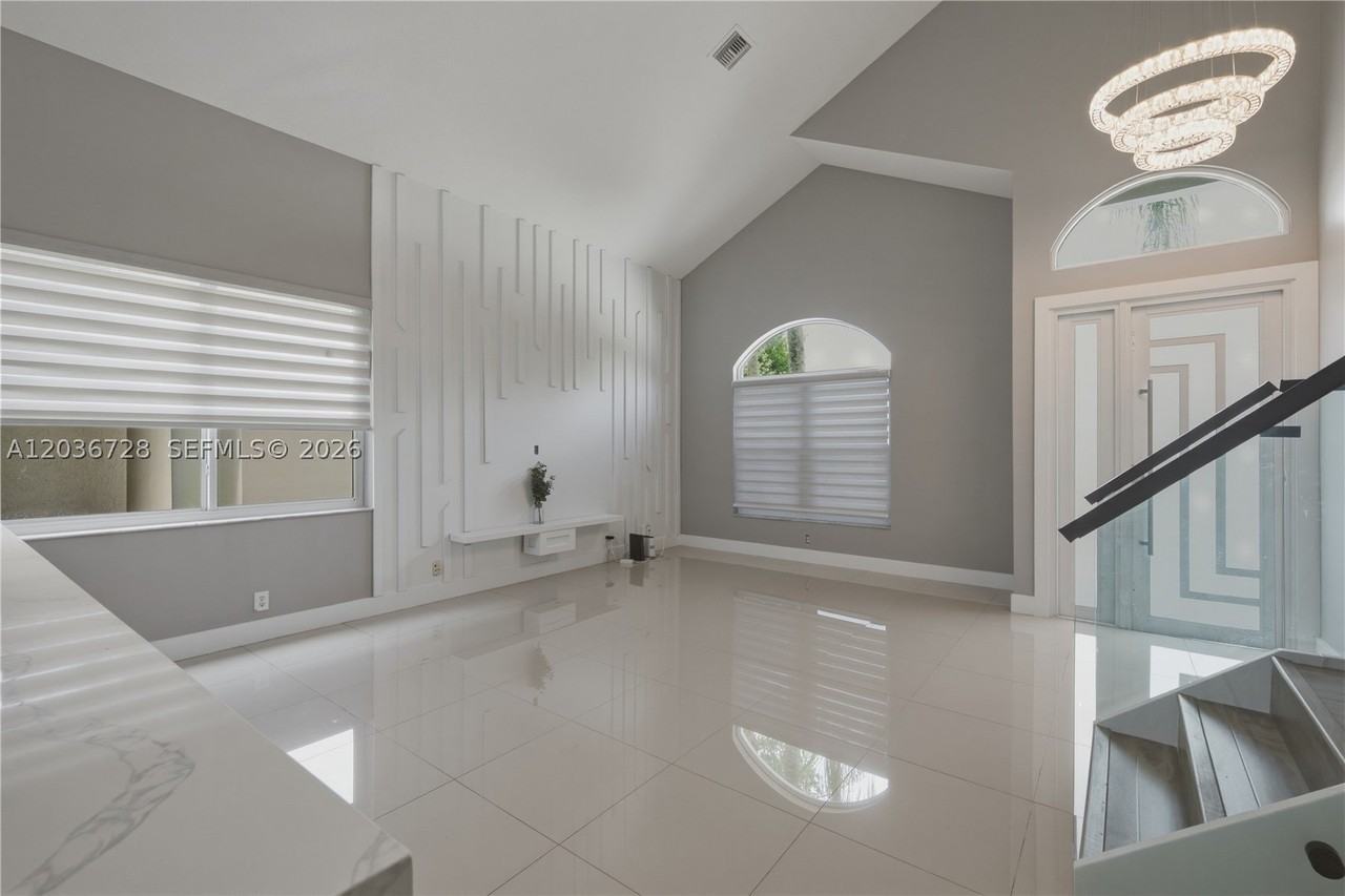 5285 Nw 112th Ter - Photo 4 of 36