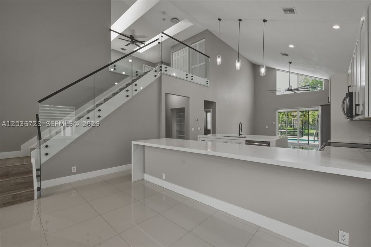 5285 Nw 112th Ter - Photo 5 of 36
