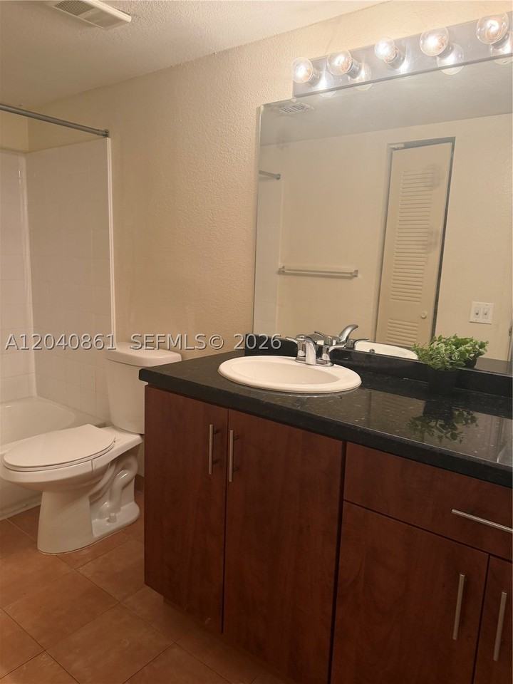 12950 Vista Isles Dr #424 - Photo 2 of 5