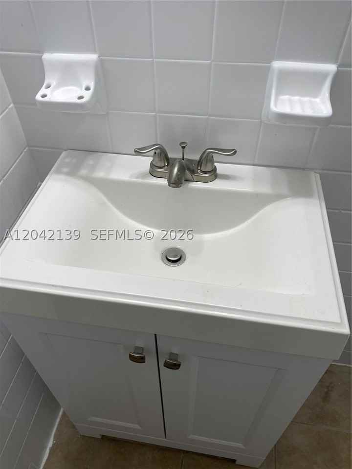 2901 Nw 50th St - Photo 5 of 14