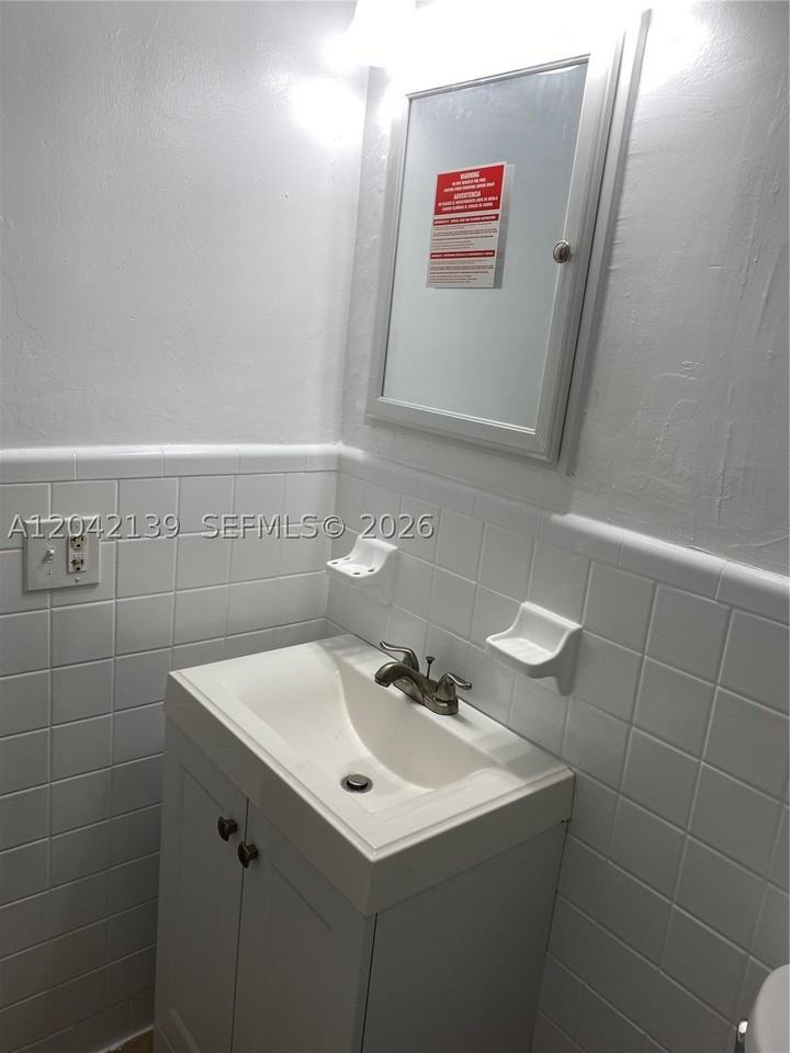 2901 Nw 50th St - Photo 6 of 14