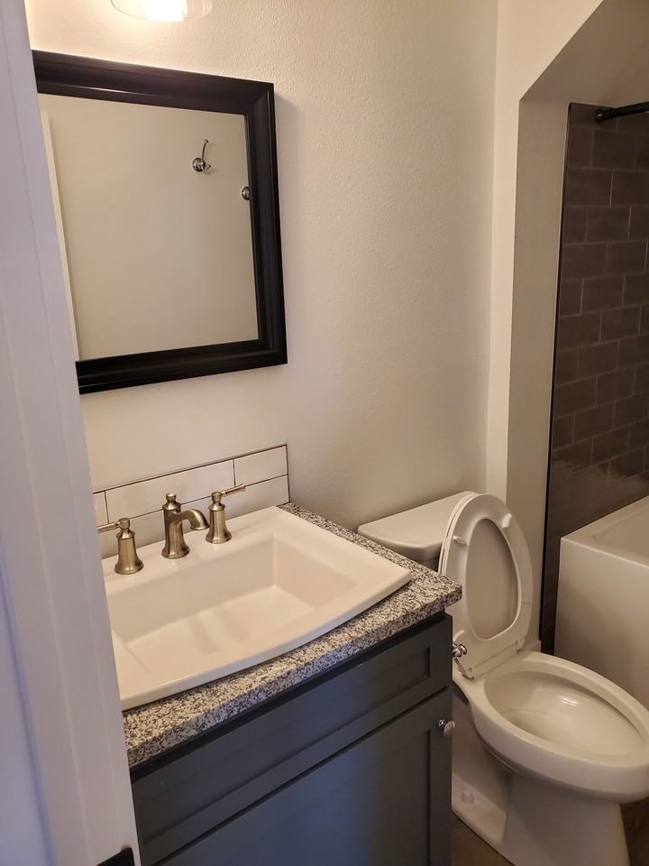 600 W University WayUnit 101 #101 - Photo 2 of 12