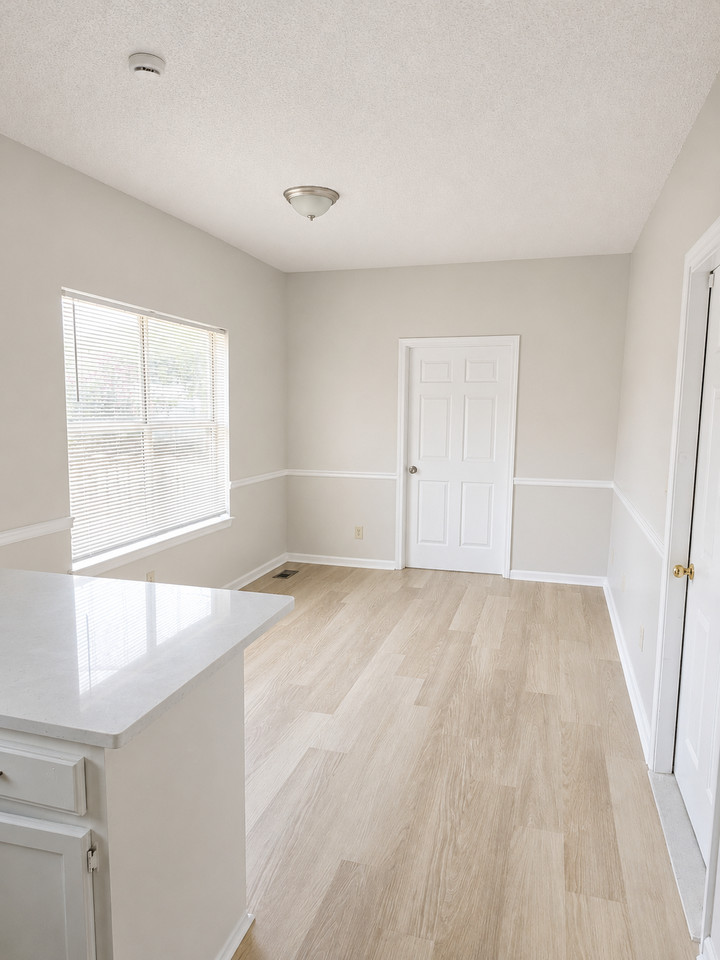 127 Amberwood Dr #1 - Photo 5 of 7