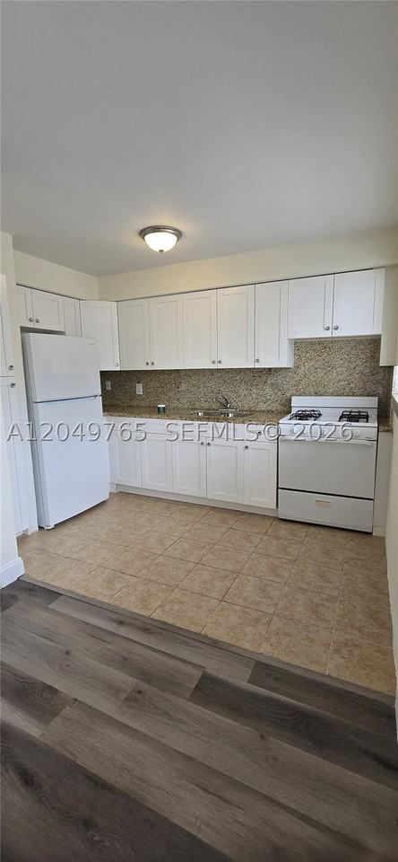 9041 Harding Ave #3 - Photo 7 of 15