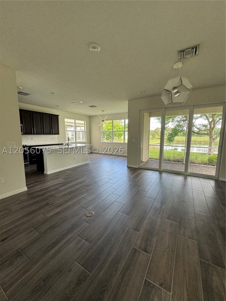 4729 Greenway Dr - Photo 3 of 20