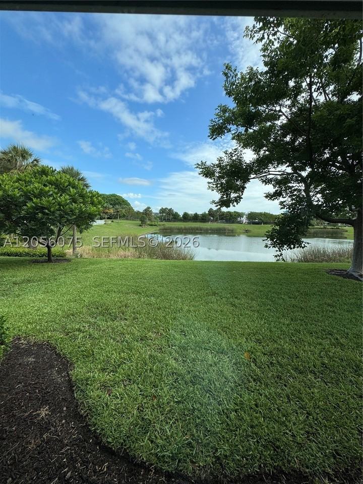 4729 Greenway Dr - Photo 4 of 20