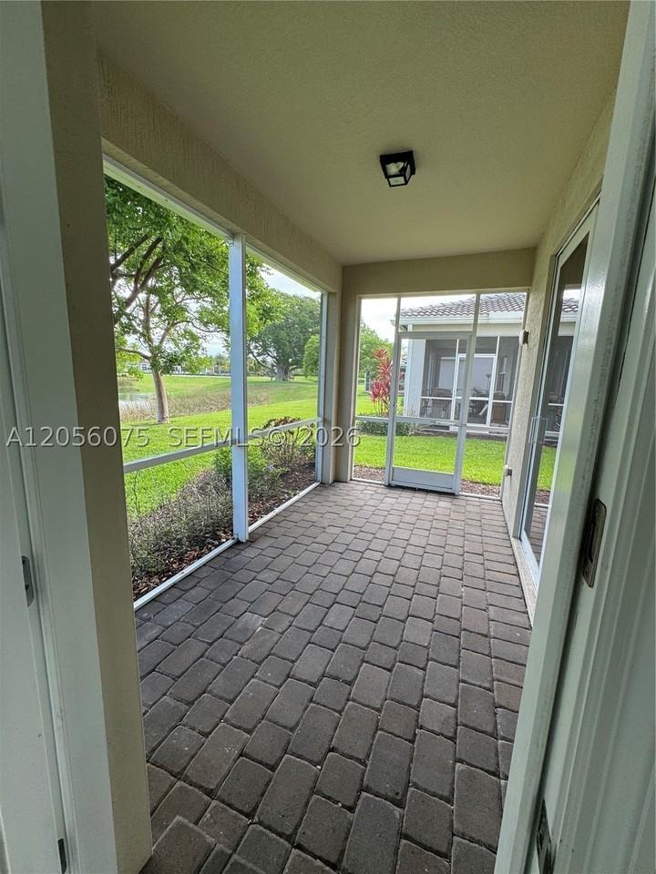 4729 Greenway Dr - Photo 5 of 20