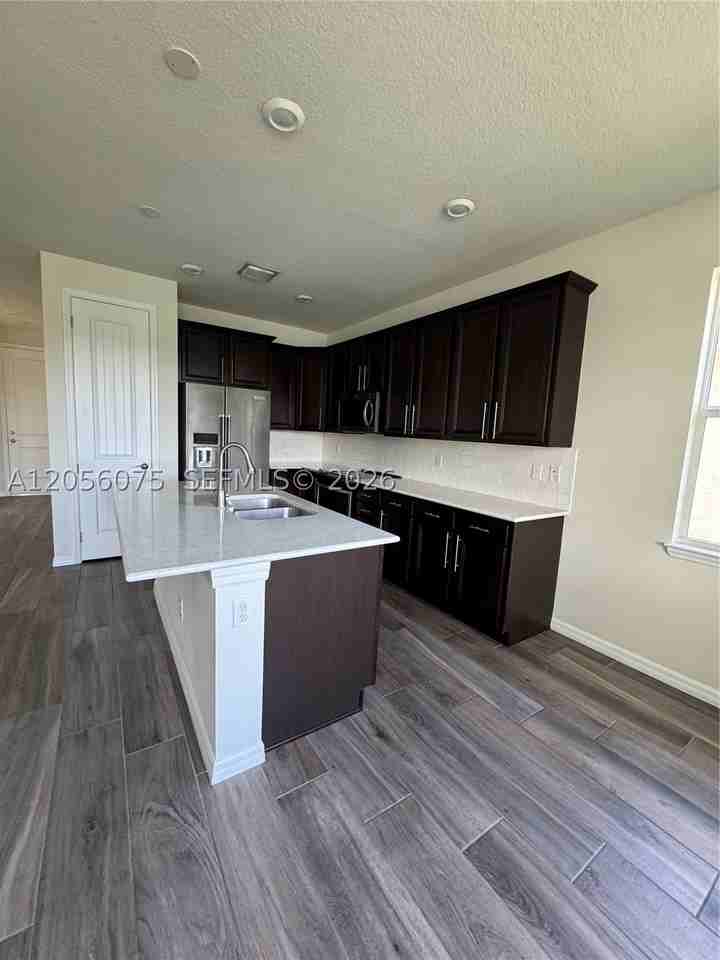 4729 Greenway Dr - Photo 7 of 20