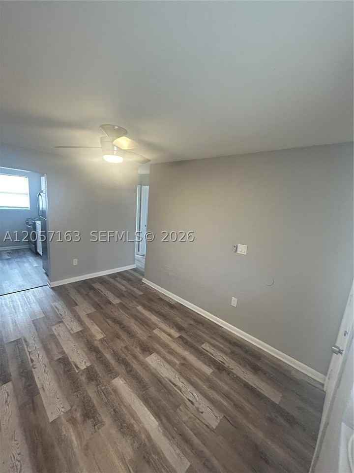 161 Nw 15th St #6 - Photo 3 of 22