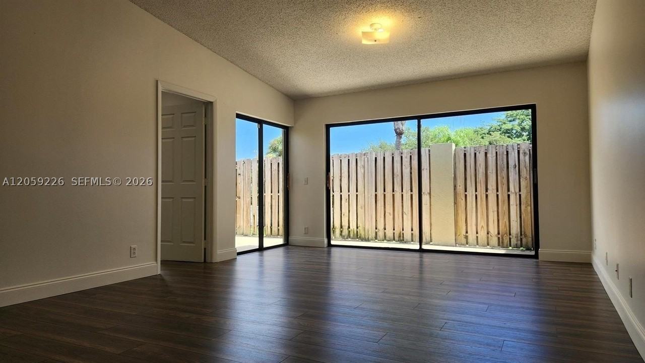 164 Meadows Dr #164 - Photo 4 of 33