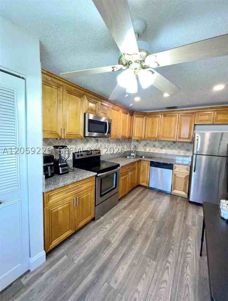 164 Meadows Dr #164 - Photo 6 of 33