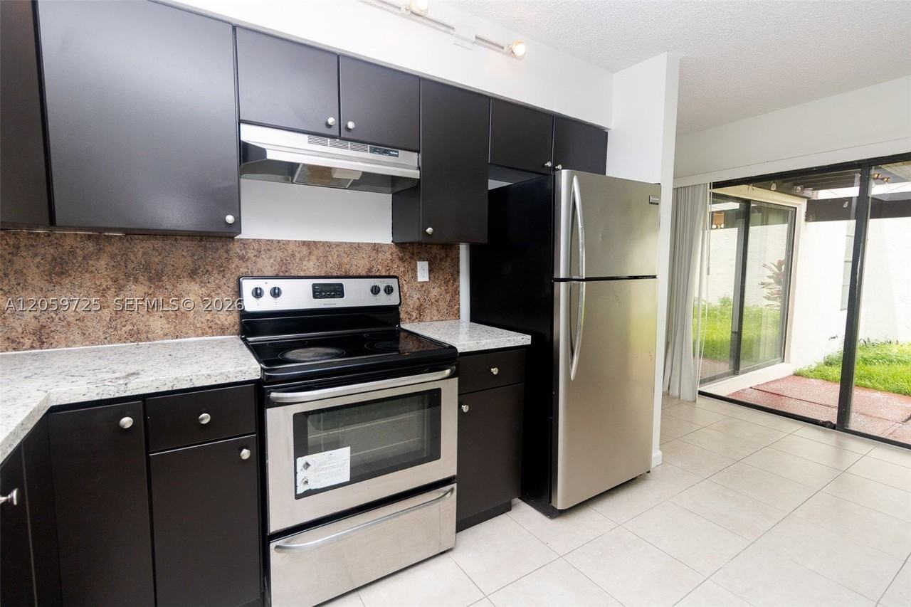 10085 Nw 6th Ter - Photo 3 of 22