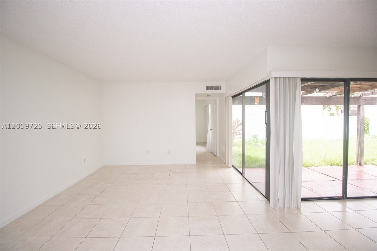 10085 Nw 6th Ter - Photo 5 of 22