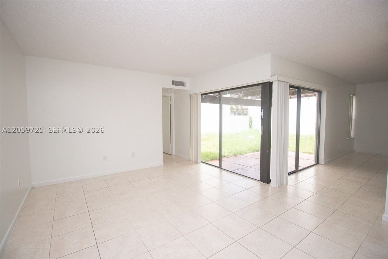 10085 Nw 6th Ter - Photo 6 of 22