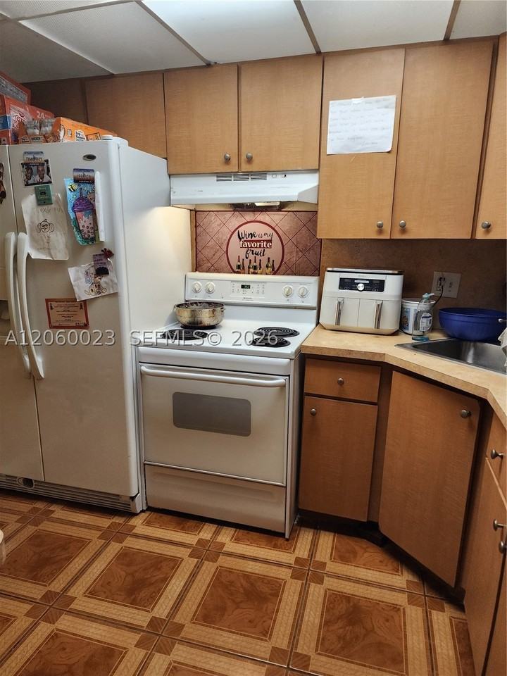 5975 Nw 25th St - Photo 2 of 14
