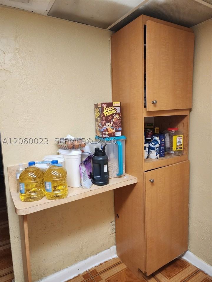 5975 Nw 25th St - Photo 4 of 14