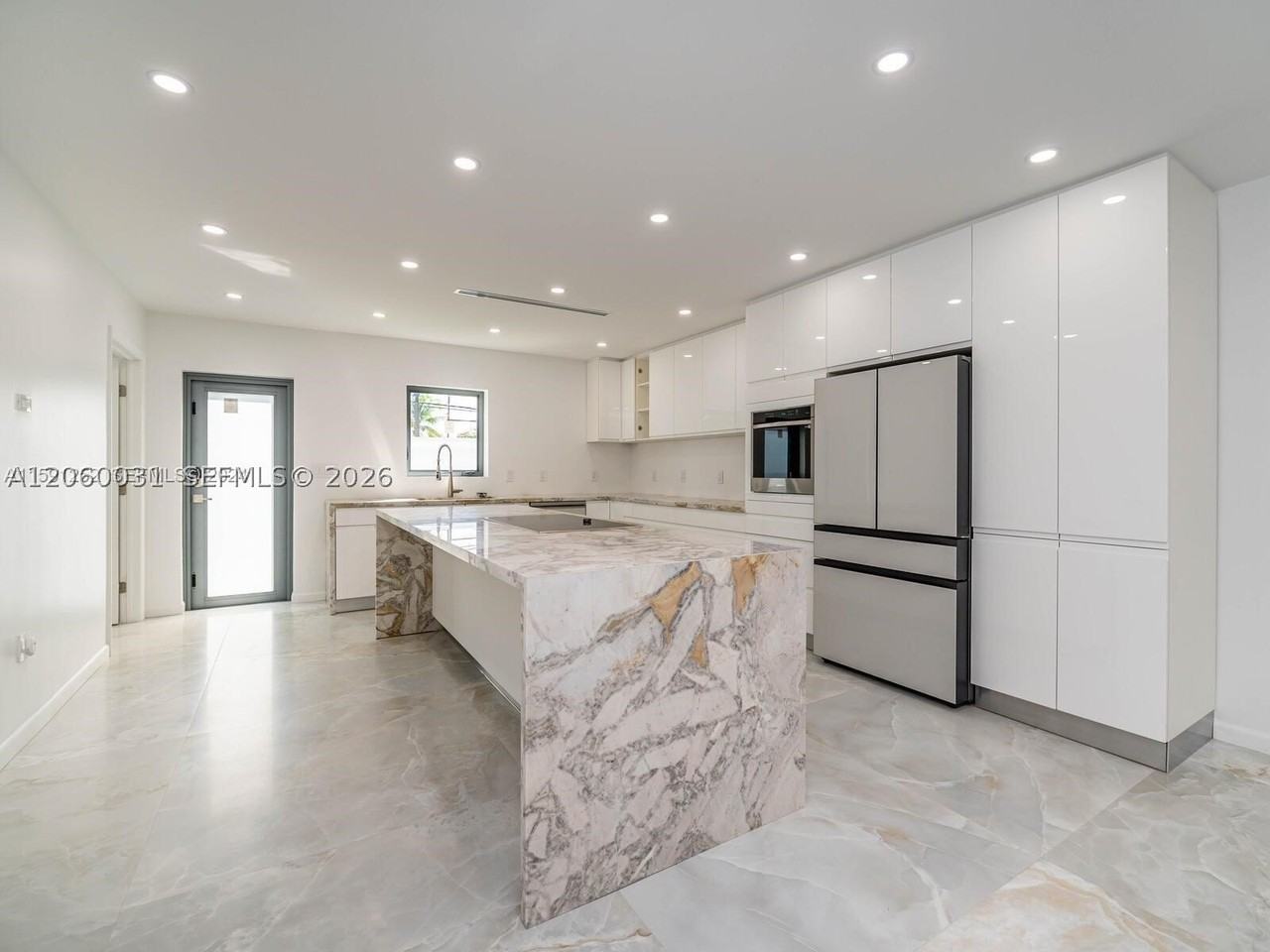 30 Nw 41st St #1 - Photo 4 of 19