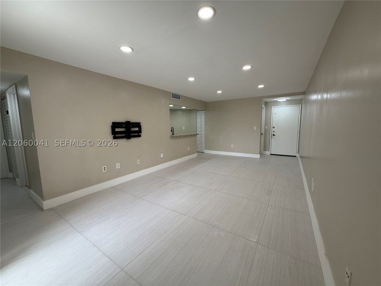 9405 Fontainebleau Blvd