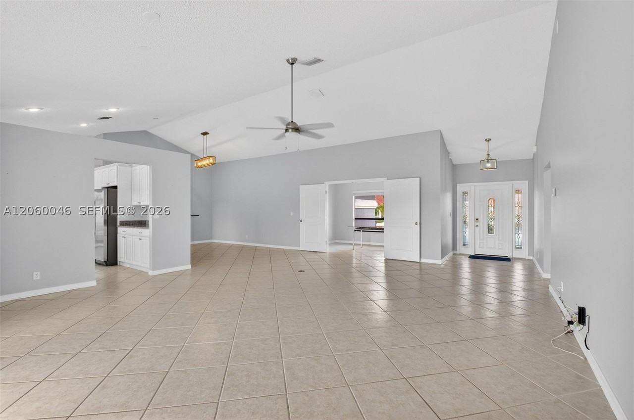6043 Sunberry Cir - Photo 5 of 31