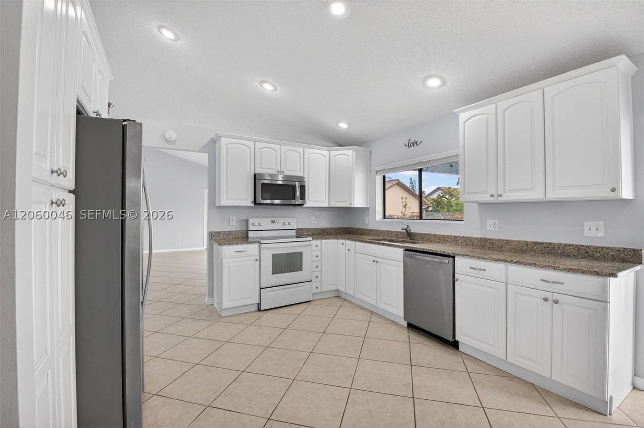 6043 Sunberry Cir - Photo 6 of 31