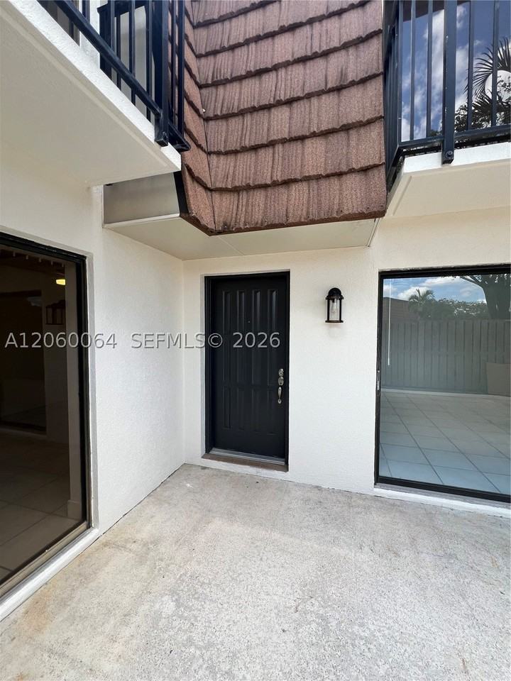9105 Sw 19th Pl #A - Photo 5 of 28
