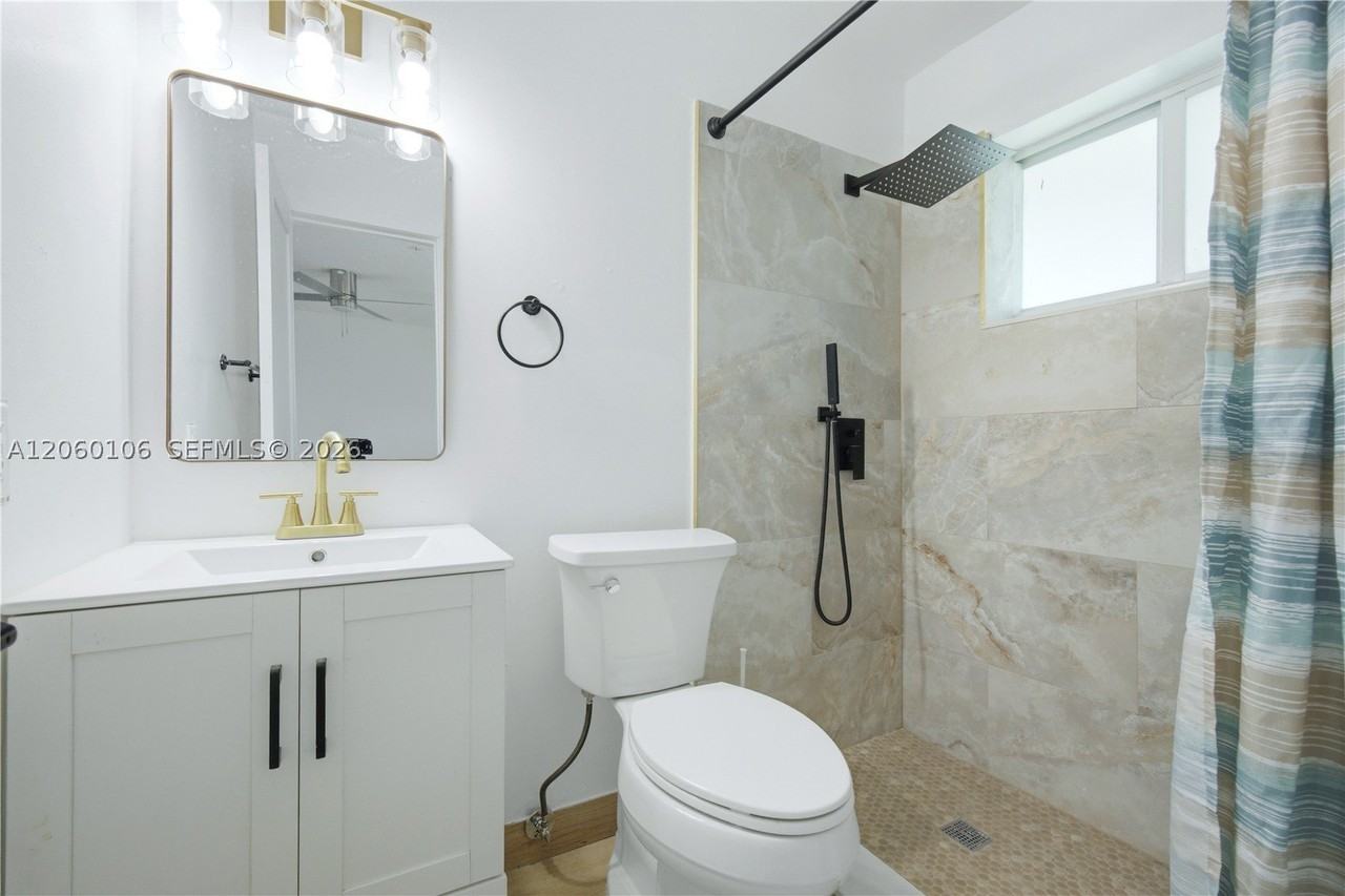 2209 Sw 61st Ave #1-2 - Photo 4 of 7