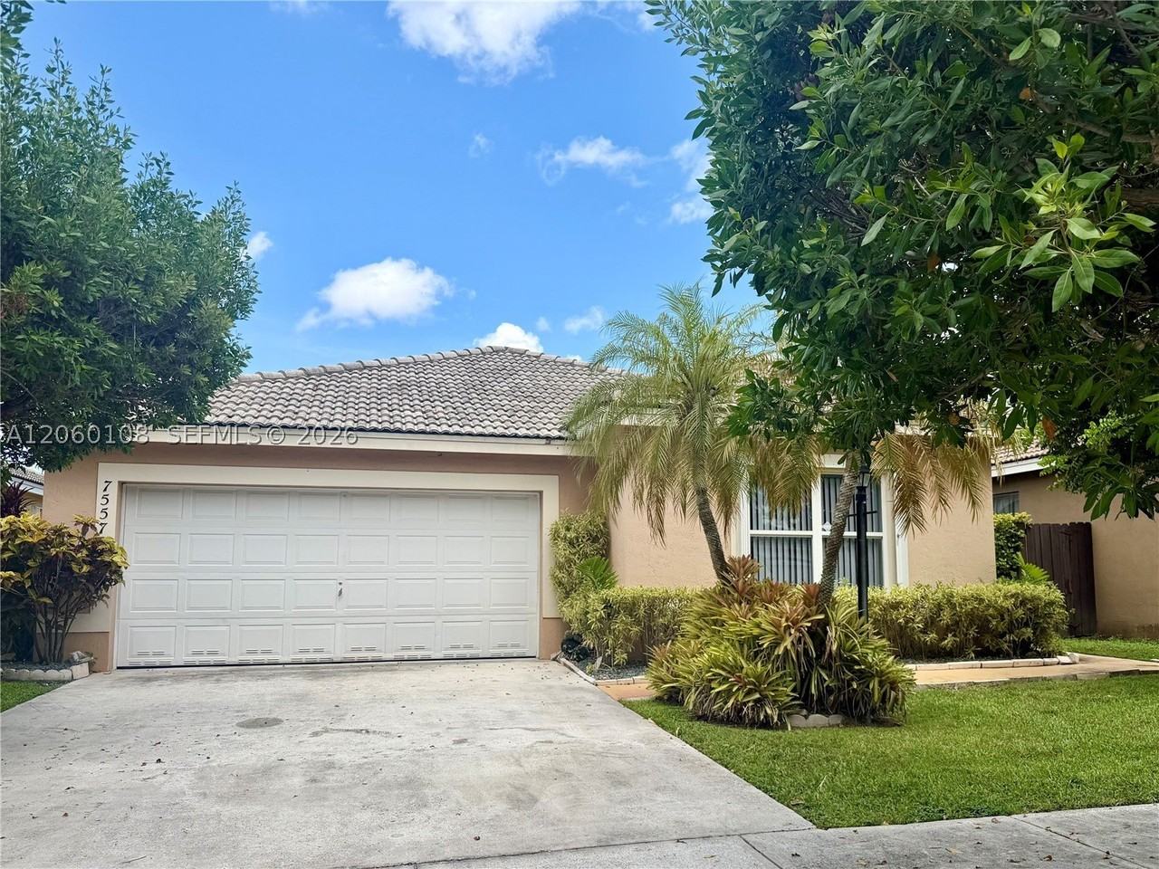 7557 Sw 164th Ct - Photo 2 of 19