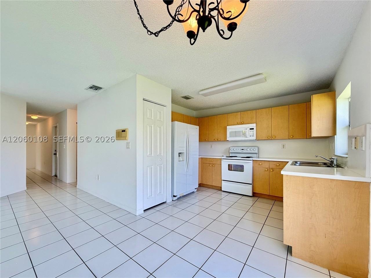 7557 Sw 164th Ct - Photo 5 of 19