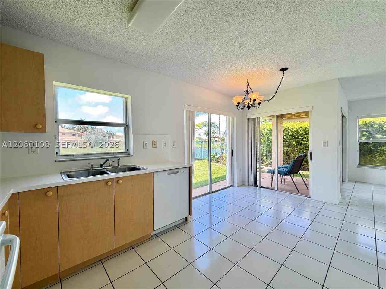 7557 Sw 164th Ct - Photo 6 of 19