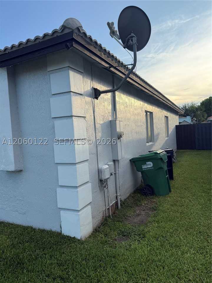 9128 Sw 162nd Pl - Photo 3 of 24