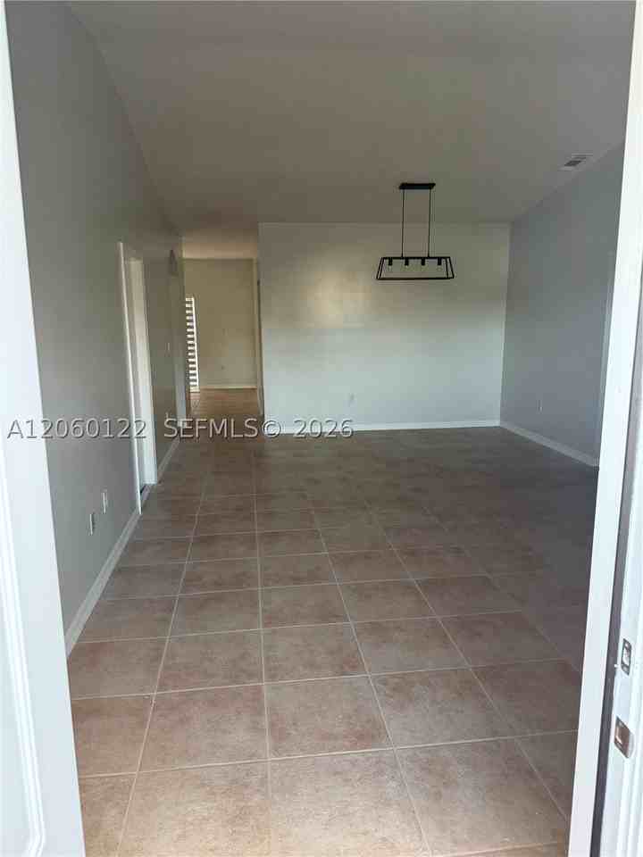 9128 Sw 162nd Pl - Photo 4 of 24