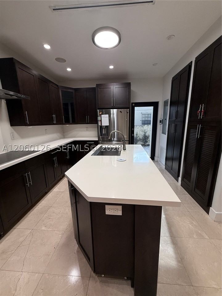 8881 Sw 28th St - Photo 7 of 50