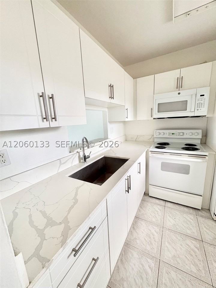 5011 W Oakland Park Blvd #310 - Photo 3 of 32