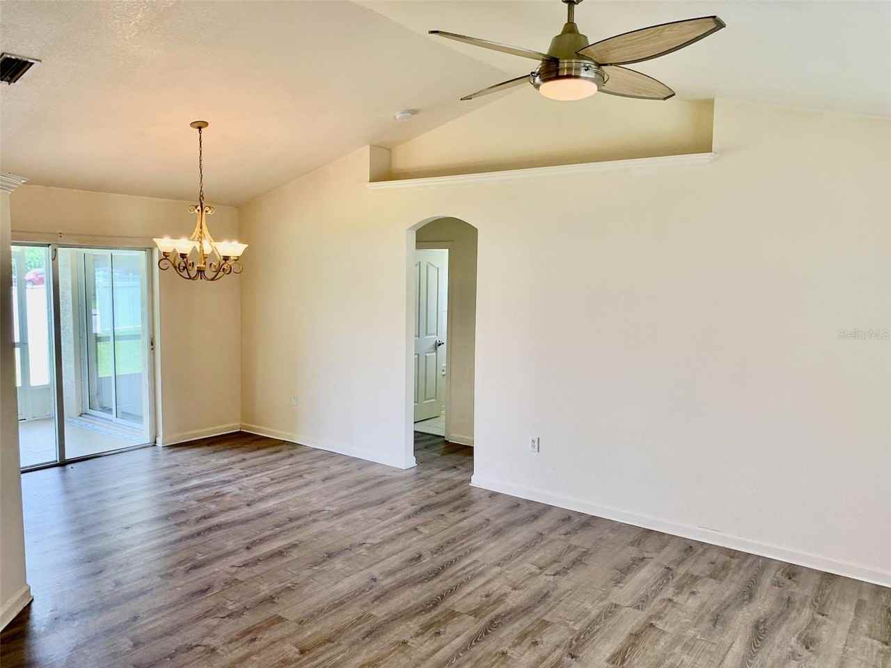 8310 Delk Ave - Photo 3 of 29