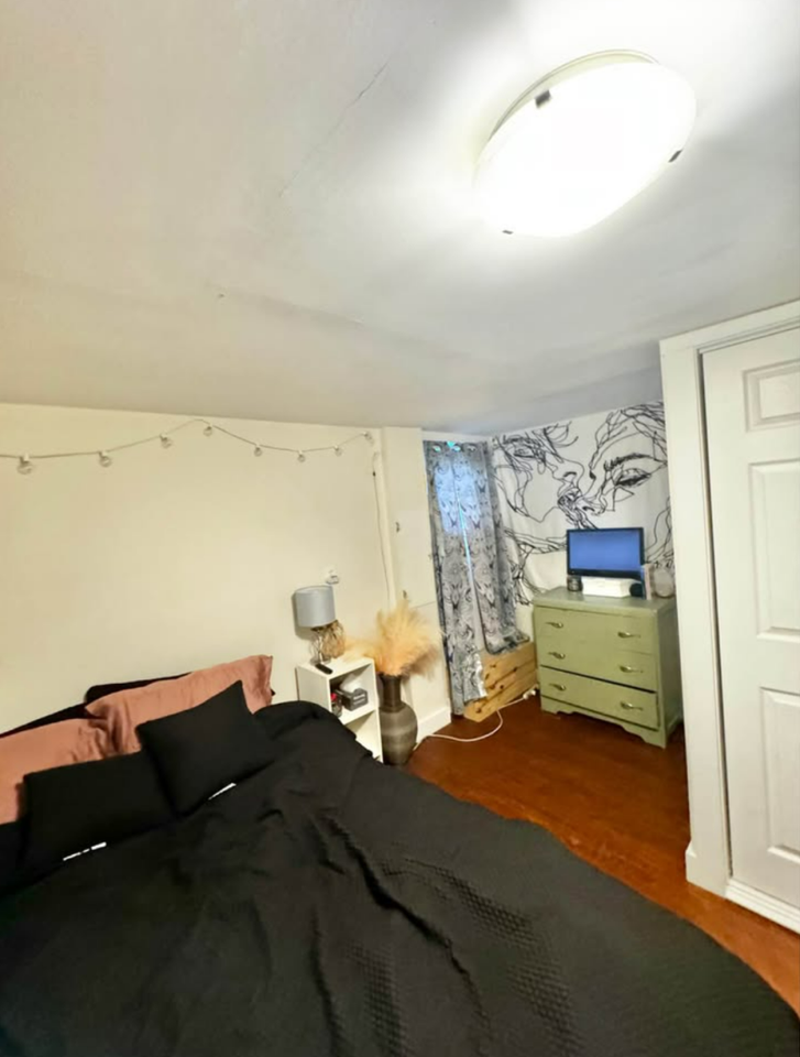 998 Smythe St - Photo 6 of 10