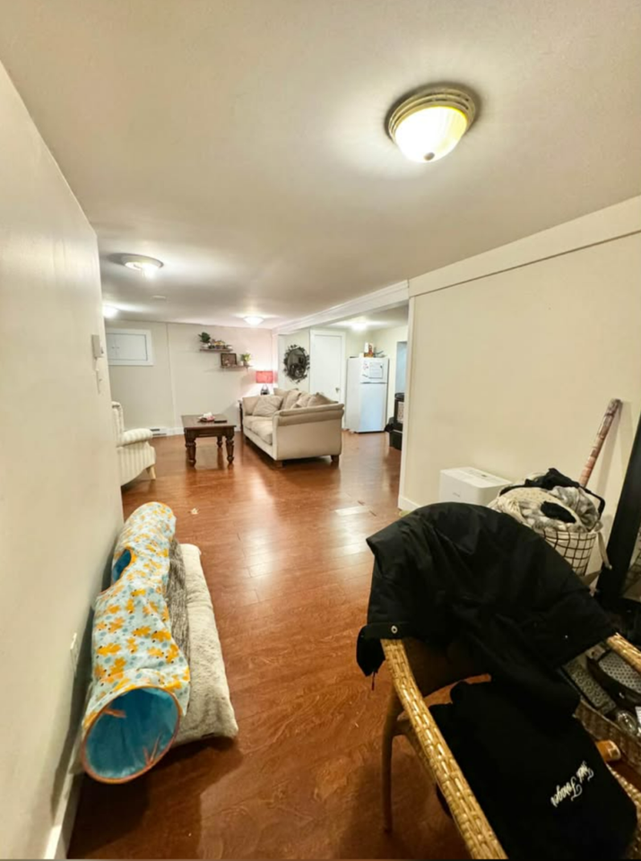 998 Smythe St - Photo 7 of 10