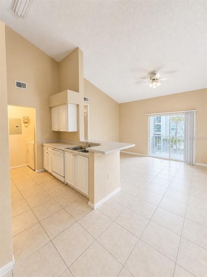 1218 Bermuda Lakes Ln #201 - Photo 2 of 9