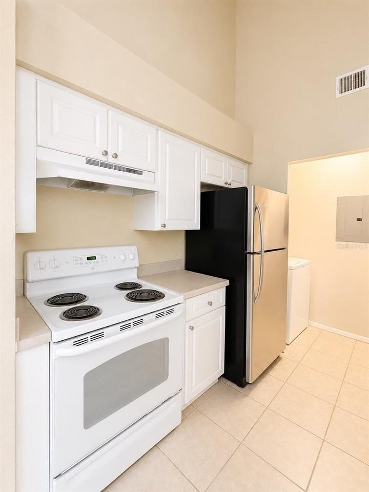 1218 Bermuda Lakes Ln #201 - Photo 3 of 9