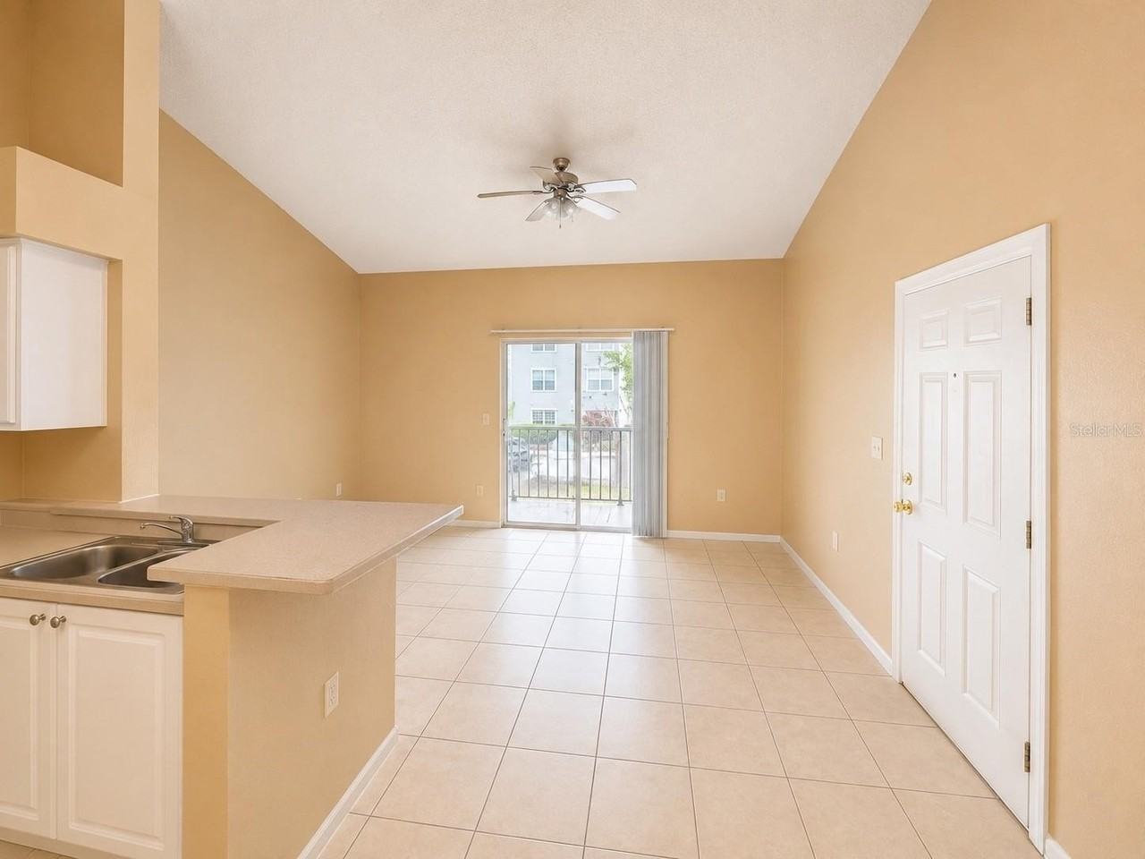 1218 Bermuda Lakes Ln #201 - Photo 4 of 9