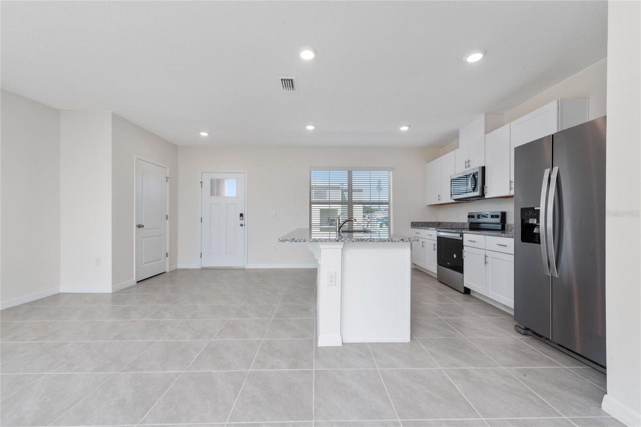 1627 Bitteroot St - Photo 4 of 35