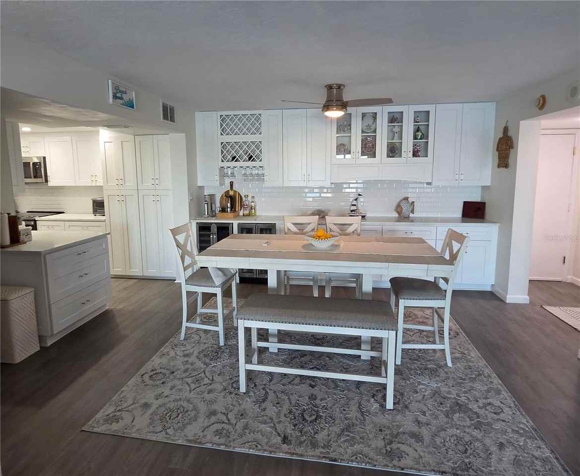 400 64th Ave #405 - Photo 7 of 37