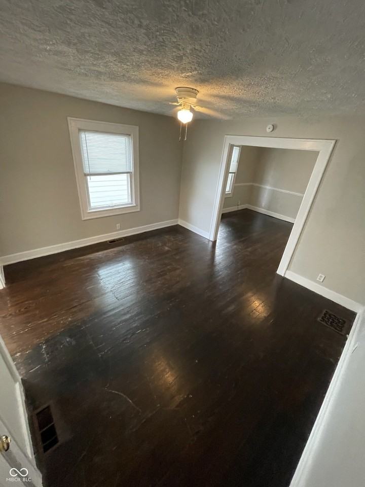 47 N Ewing St - Photo 3 of 16