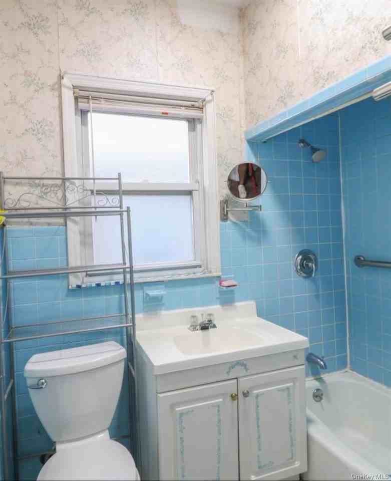 1643 Lurting Ave - Photo 2 of 5