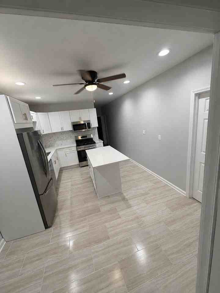 8835 S Commercial Ave #1 - Photo 3 of 8