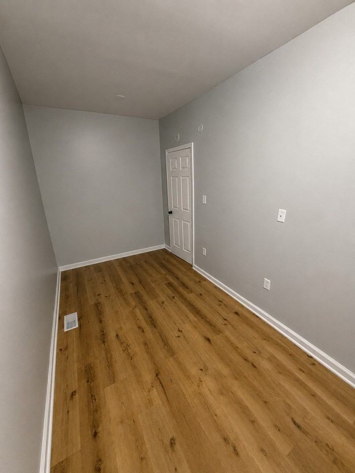 8835 S Commercial Ave #1 - Photo 4 of 8
