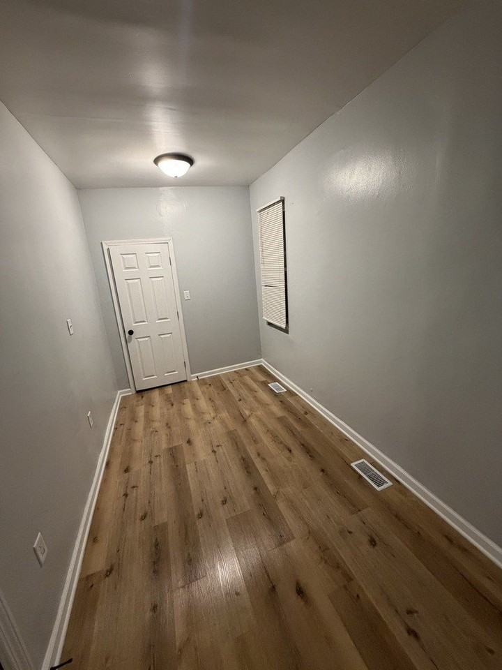 8835 S Commercial Ave #1 - Photo 5 of 8