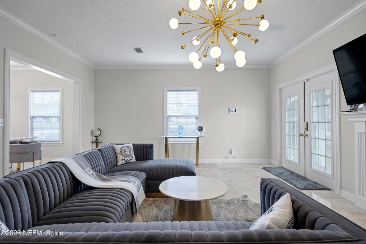 200 Sunstone Ct - Photo 3 of 33
