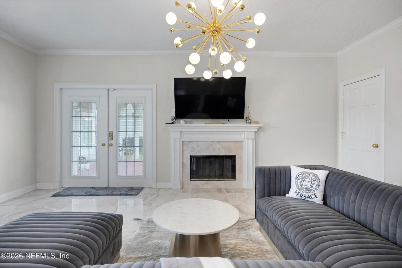 200 Sunstone Ct - Photo 5 of 33